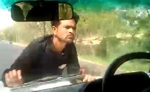 只為修廁所！印度男子遭車頂行4公里