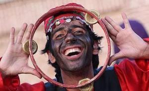 波斯新年吉祥物：“涂黑臉”小丑背后的黑奴貿(mào)易與種族主義