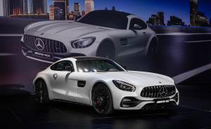 從這款中國特別版跑車開始，奔馳向更多女性車主拋出橄欖枝