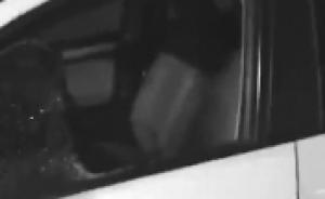 成都拳擊手私家車位被占，泄憤上演“泰拳砸車”發(fā)朋友圈被拘