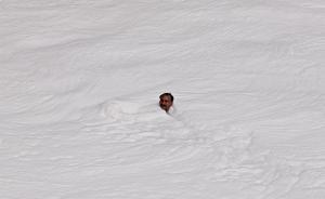 早安·世界｜實拍印度亞穆納河，泡沫“侵占”河面污染嚴重