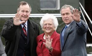 圖憶｜見證父子總統(tǒng)政壇風云：美前第一夫人芭芭拉?布什去世