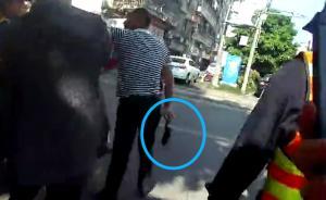 違規(guī)晾曬物品被扣，男子持菜刀威脅城管