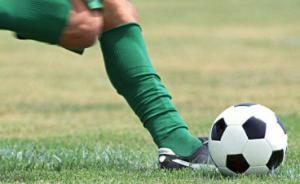 體育課踢球發(fā)生碰撞受傷，二審改判對方同學(xué)無過錯