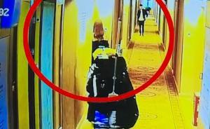 情侶游客住酒店，陌生男女敲門(mén)后強(qiáng)闖