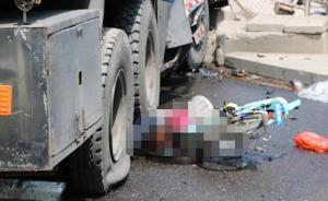 灑水車撞垃圾車失控，路人被碾壓身亡
