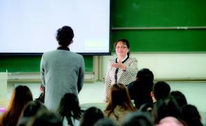 “馬克思主義老太太”引發(fā)搶座大戰(zhàn)：有人橫跨半個北京城聽課