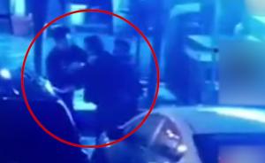 稱老家盛產(chǎn)帥哥引不滿，小伙遭酒瓶砸臉