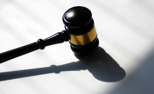 兒子向父母要錢購物買車未果家中放火，獲得父親諒解被判緩刑