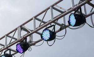 河南許昌市許都公園發(fā)生舞臺燈架傾倒事故，造成一死五傷