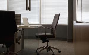 人民日報批社區(qū)辦公室4年內(nèi)裝修3次：辦公現(xiàn)場成了“秀場”