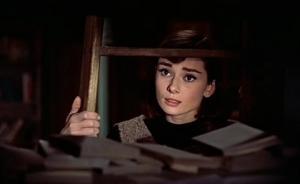 嘉寶寧靜的面容是“理念”，赫本無窮無盡的表情是“事件”