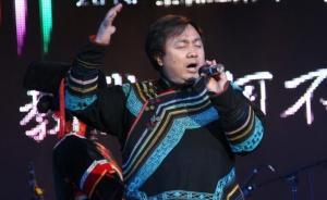 “詩(shī)歌來(lái)到美術(shù)館”請(qǐng)來(lái)彝族詩(shī)人阿庫(kù)烏霧：用母語(yǔ)跟世界對(duì)話