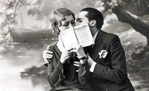 为你读诗｜诗人、译者陈黎读辛波斯卡的情诗《坦露》