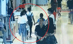 猖狂！男子當(dāng)母親面拖其女兒企圖猥褻