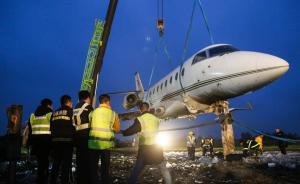 揚州滑出跑道公務(wù)機被吊離,機場已通航