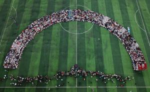 城事·長三角｜合肥一中超級(jí)畢業(yè)照：2100人同框、搶老師