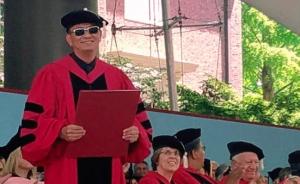 王家卫获颁哈佛博士：对上海香港的肯定