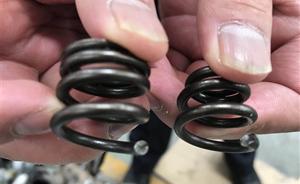 時速70碼時發(fā)動機熄火、剎車失效，四川4民警遭遇驚魂一刻