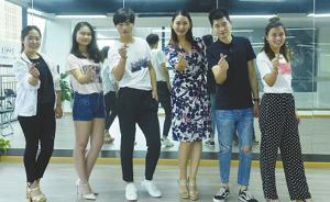 成都的“聾人模特隊”：聽不到音樂的節(jié)奏，靠手語指揮走T臺