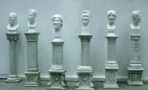 學(xué)友看了想打人！畢業(yè)生表情包雕塑走紅