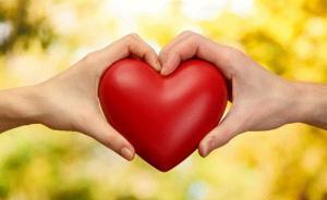 人民日报谈老人帮带孙辈：别把老人受累当应该，不能道德绑架