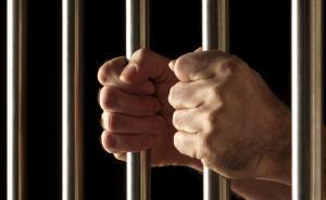 綿陽一男子為親戚出頭撒辣椒面“辣”法警眼睛，獲刑8個月