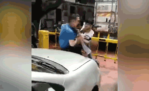 為替當事人討說法，4家屬上門圍毆交警