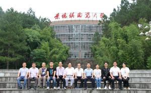 江西退伍大學(xué)生拍“一個(gè)人的畢業(yè)照”：背后故事讓人感動