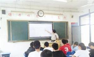 怕耽誤學(xué)生中考，合肥一老師不顧腳傷堅(jiān)持拄雙拐上課一個(gè)多月