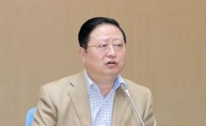 安徽出版集團(tuán)原董事長(zhǎng)王亞飛受審，被控受賄并挪用公款八千萬(wàn)