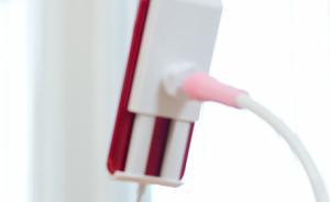 一网络女主播因感情危机直播跳楼，警消苦劝9个钟头没能拦住