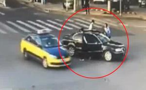 慣犯過馬路民警一眼確認(rèn)：你是要抓的人