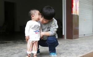 暖聞｜兒子患嚴重先心病，袖珍夫妻坐小板凳守在ICU兩個月