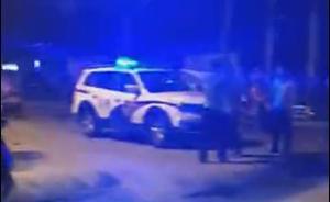 海南小伙街頭勸架被刺身亡，城管隊(duì)員路過(guò)噴辣椒水制服兩嫌犯