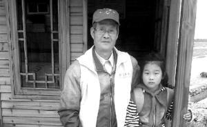 杭州一小學(xué)門口“校門爺爺”五年護(hù)童不間斷：十人年均72歲