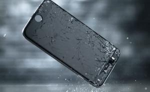 寧波警方：摔手機(jī)大媽已賠償并致歉，特殊通報(bào)是為保護(hù)當(dāng)事者