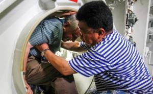 94岁中国核潜艇之父黄旭华购票参观海军博物馆，再下核潜艇