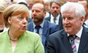 妥協(xié)! 為挽留內(nèi)政部長(zhǎng)，默克爾同意阻止難民入境并遣送出境