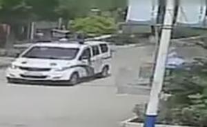 民警扶摔倒大妈反被亲戚讹，监控证清白后又遭怼：见警车吓的