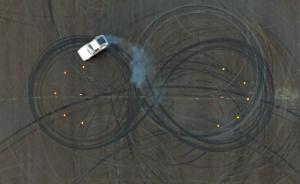 賽車手下崗？斯坦福這輛車會(huì)自己漂移