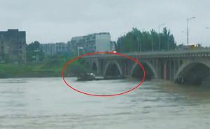 洪峰過(guò)境失控船撞向成渝高鐵跨江橋，3名老船員駕巡邏艇撞開(kāi)
