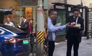 马斯克上海吃煎饼：买12份微辣加里脊