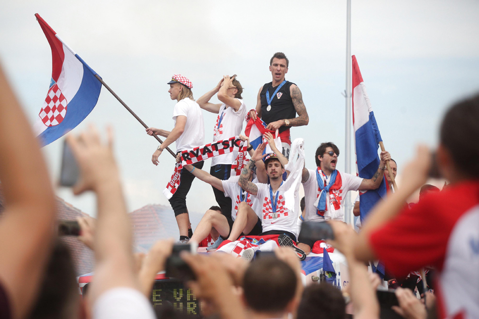 08-XxjpseC007049_20180717_PEPFN1A001