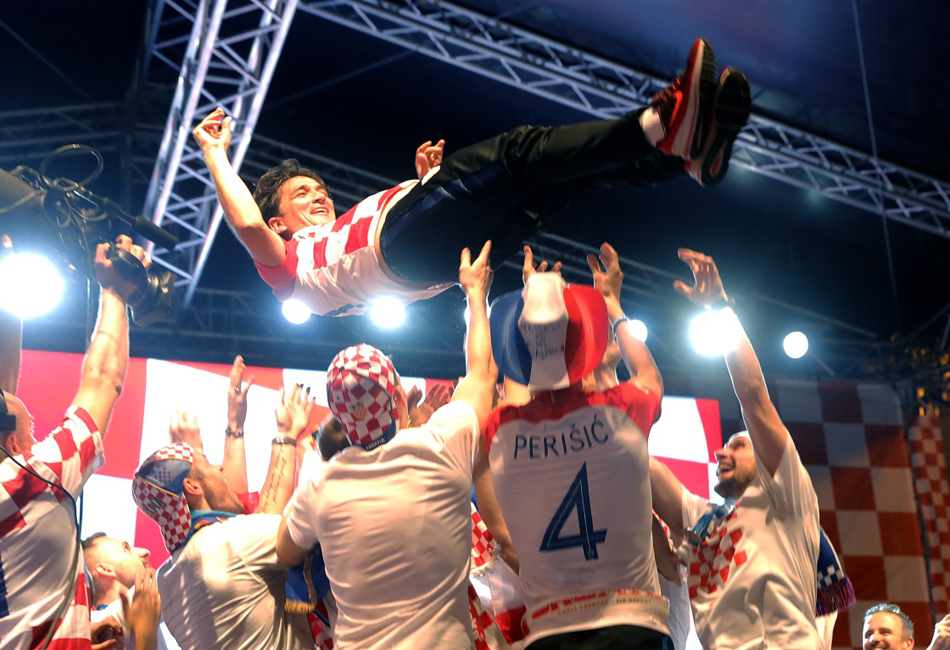 21-M_XxjpieC000238_20180717_TPPFN1A001