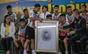 泰國(guó)少年足球隊(duì)透露“洞穴”生活：每天輪流在墻上挖洞