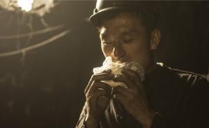 礦工在地下500米挖煤30年，肺疼想種地