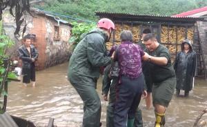 承德暴雨村莊被淹，消防逐戶疏散村民