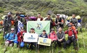 四川九頂山的巡山者：登山隊(duì)員和村民合力反盜獵23年