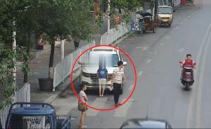 擔(dān)心被監(jiān)拍，男子讓娃站車前“擋”車牌